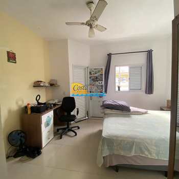 Sobrado em Praia Grande, bairro Sítio do Campo