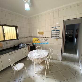 Sobrado em Praia Grande, bairro Guilhermina