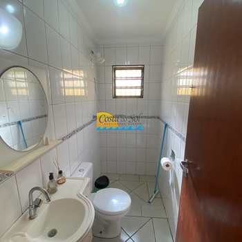 Sobrado em Praia Grande, bairro Guilhermina