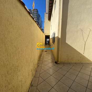 Sobrado em Praia Grande, bairro Guilhermina