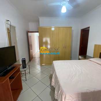 Sobrado em Praia Grande, bairro Guilhermina