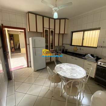 Sobrado em Praia Grande, bairro Guilhermina