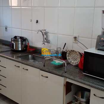 Apartamento em Praia Grande, bairro Guilhermina