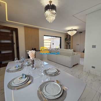 Casa em Praia Grande, bairro Caiçara