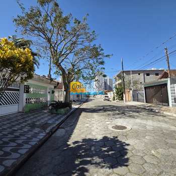 Casa em Praia Grande, bairro Caiçara