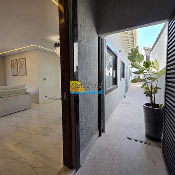 Casa em Praia Grande, bairro Caiçara