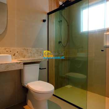 Casa em Praia Grande, bairro Solemar