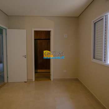 Casa em Praia Grande, bairro Solemar