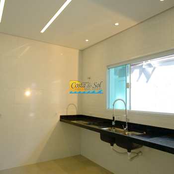 Casa em Praia Grande, bairro Solemar