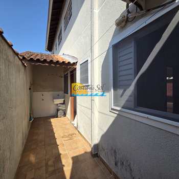 Casa em Praia Grande, bairro Samambaia