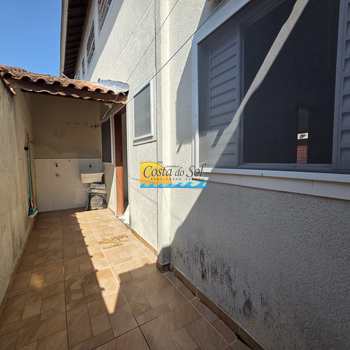 Casa em Praia Grande, bairro Samambaia