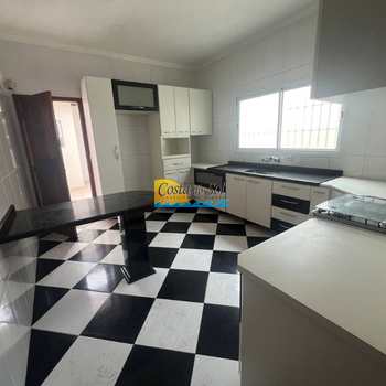 Sobrado em Praia Grande, bairro Boqueirão