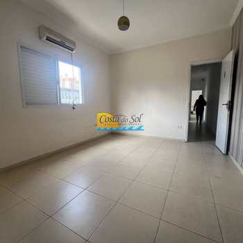 Sobrado em Praia Grande, bairro Boqueirão