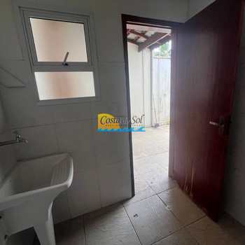 Sobrado em Praia Grande, bairro Boqueirão