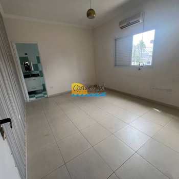 Sobrado em Praia Grande, bairro Boqueirão