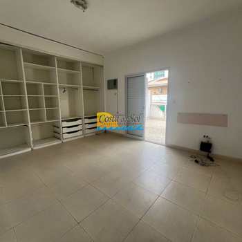 Sobrado em Praia Grande, bairro Boqueirão