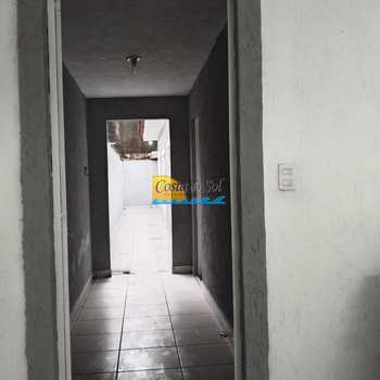 Casa em Praia Grande, bairro Anhanguera