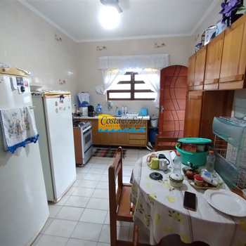 Casa em Praia Grande, bairro Caiçara