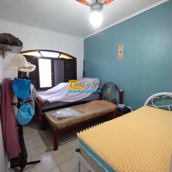 Casa em Praia Grande, bairro Caiçara