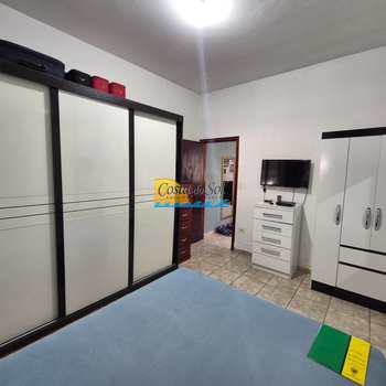 Casa em Praia Grande, bairro Mirim