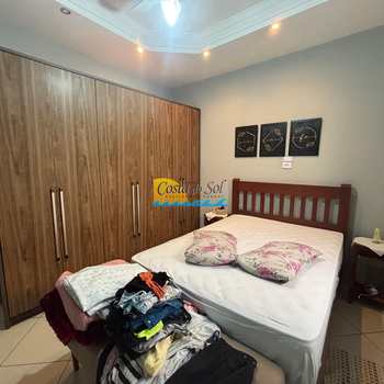 Casa em Praia Grande, bairro Guilhermina