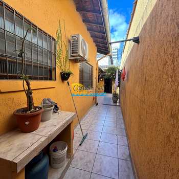 Casa em Praia Grande, bairro Guilhermina