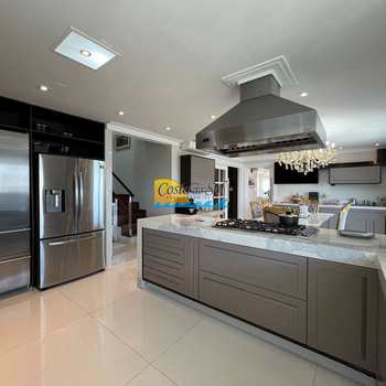 Apartamento em Praia Grande, bairro Canto do Forte