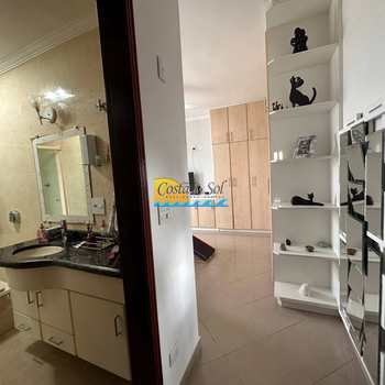Apartamento em Praia Grande, bairro Canto do Forte
