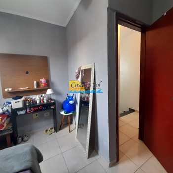 Casa em Praia Grande, bairro Mirim