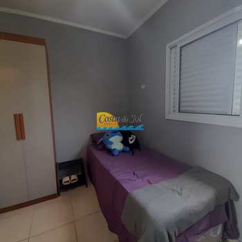 Casa em Praia Grande, bairro Mirim