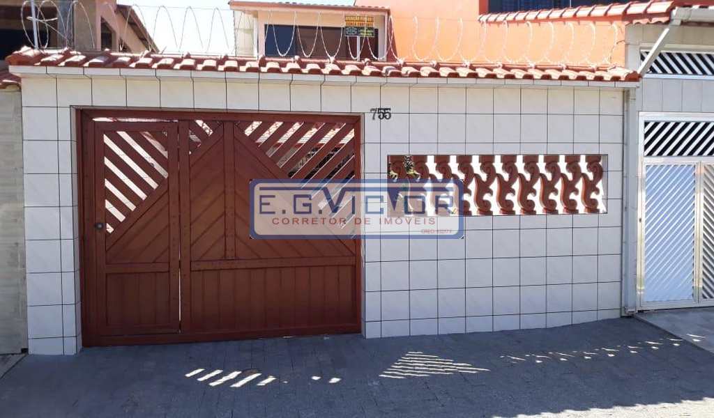 Sobrado em Mongaguá, bairro Balneário Regina Maria