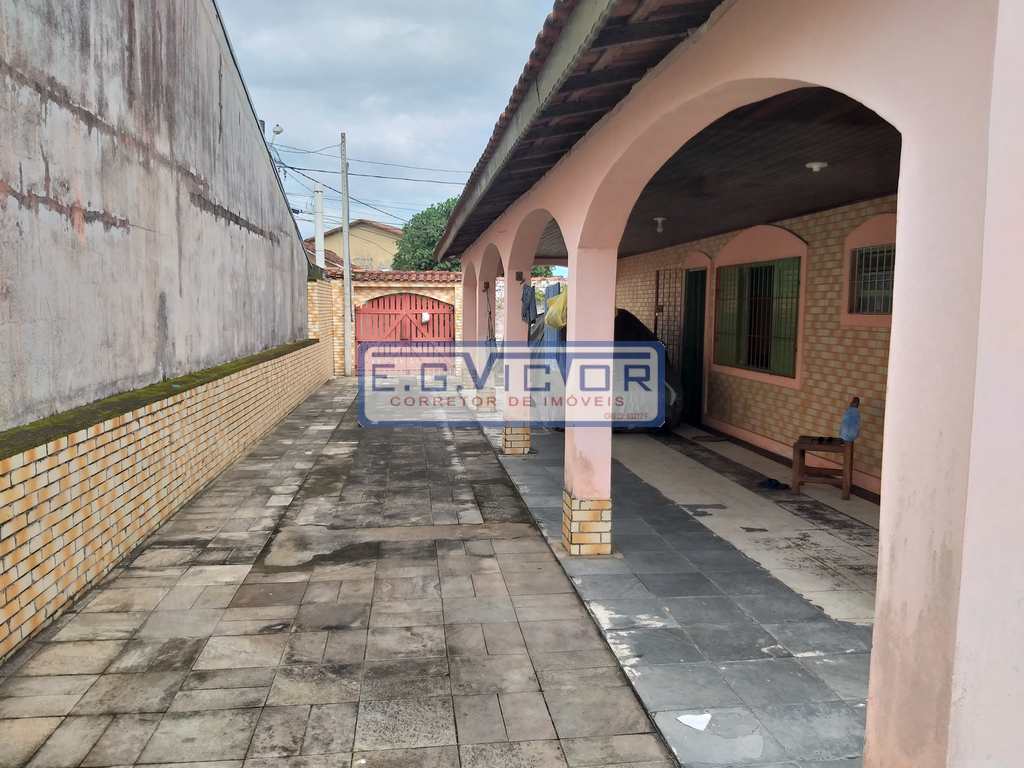 Casa em Mongaguá, no bairro Parque Marinho