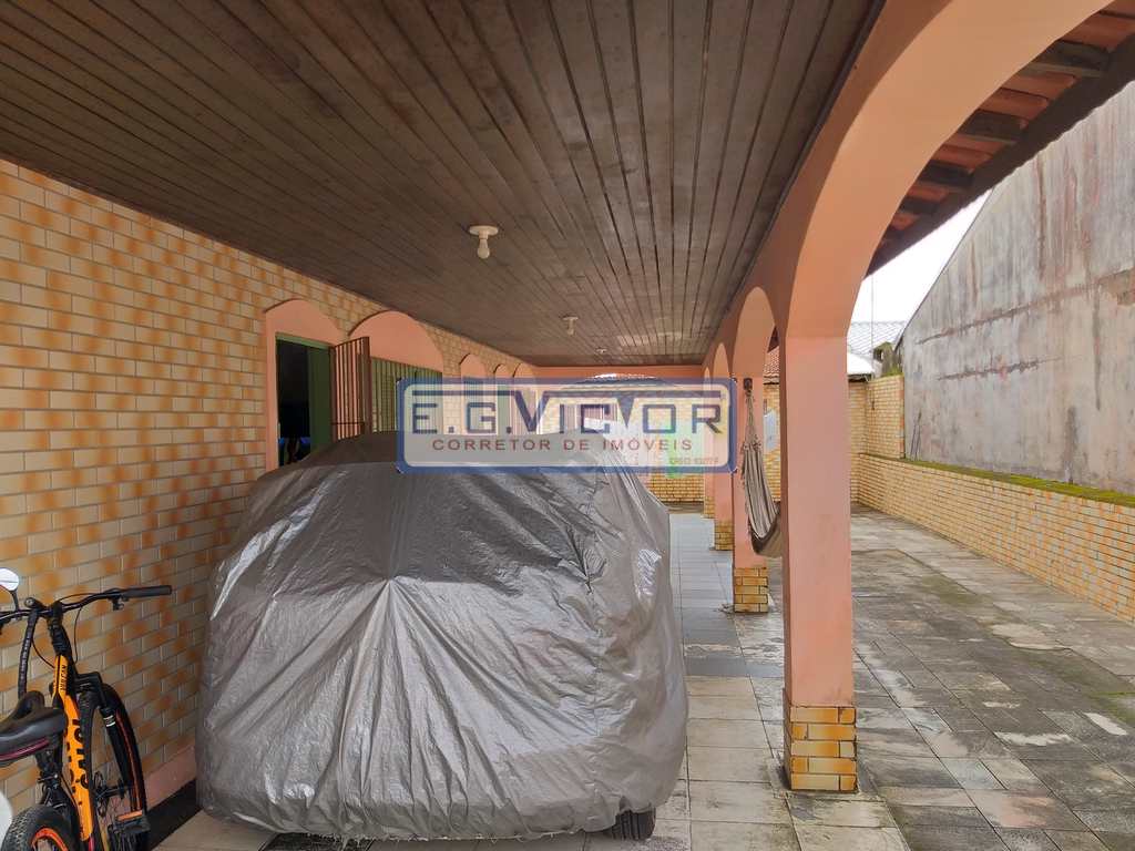 Casa em Mongaguá, no bairro Parque Marinho