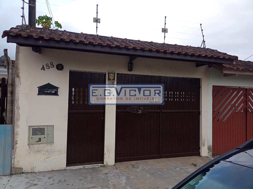 Casa em Mongaguá, no bairro Nossa Senhora de Fátima
