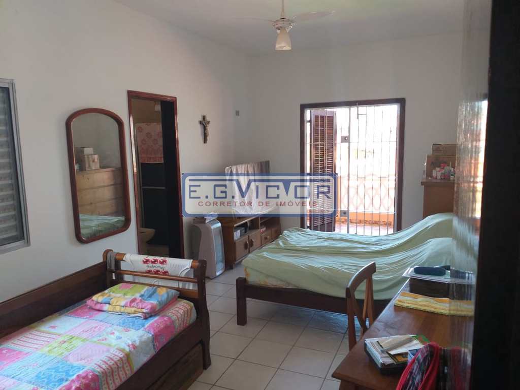 Sobrado em Mongaguá, no bairro Jardim Itapoan