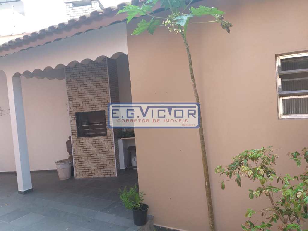 Sobrado em Mongaguá, no bairro Jardim Itapoan
