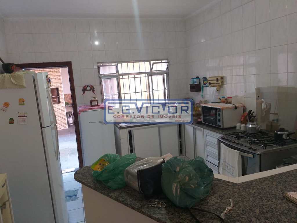 Sobrado em Mongaguá, no bairro Jardim Itapoan