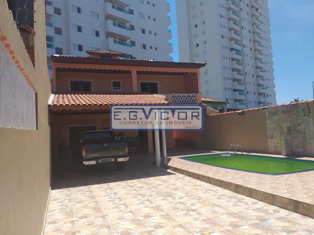 Sobrado em Mongaguá, no bairro Jardim Itapoan