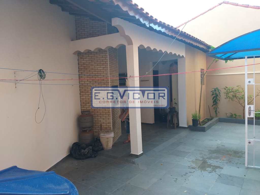 Sobrado em Mongaguá, no bairro Jardim Itapoan