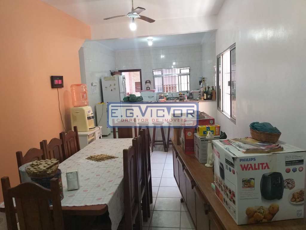Sobrado em Mongaguá, no bairro Jardim Itapoan