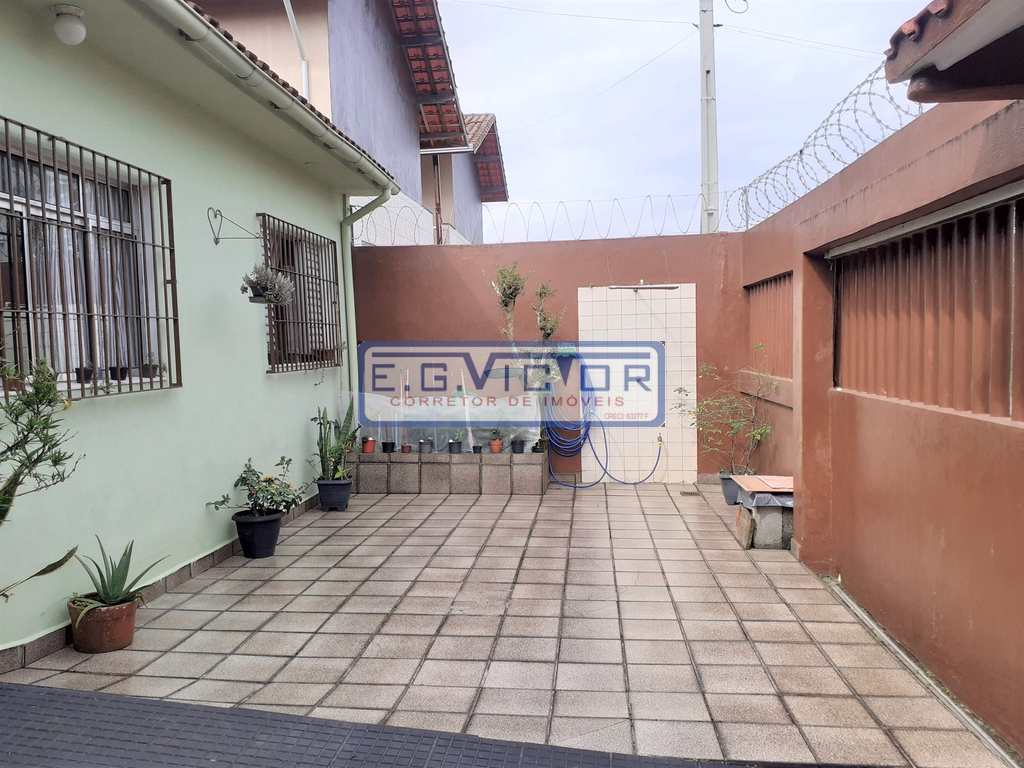 Casa em Mongaguá, no bairro Balneário Itaóca
