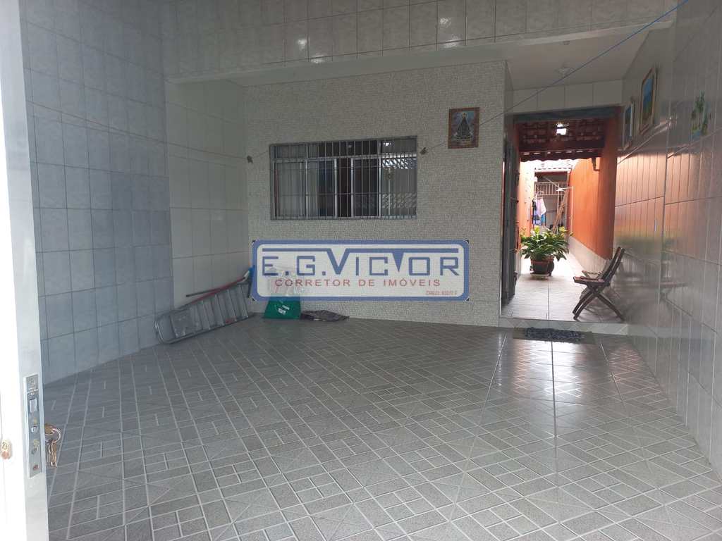 Sobrado em Mongaguá, no bairro Balneário Regina Maria
