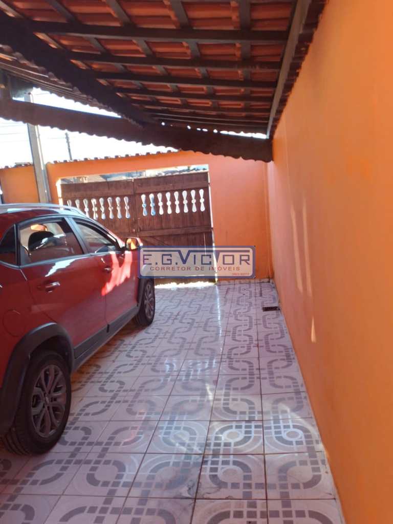 Casa em Mongaguá, no bairro Jardim Itapoan