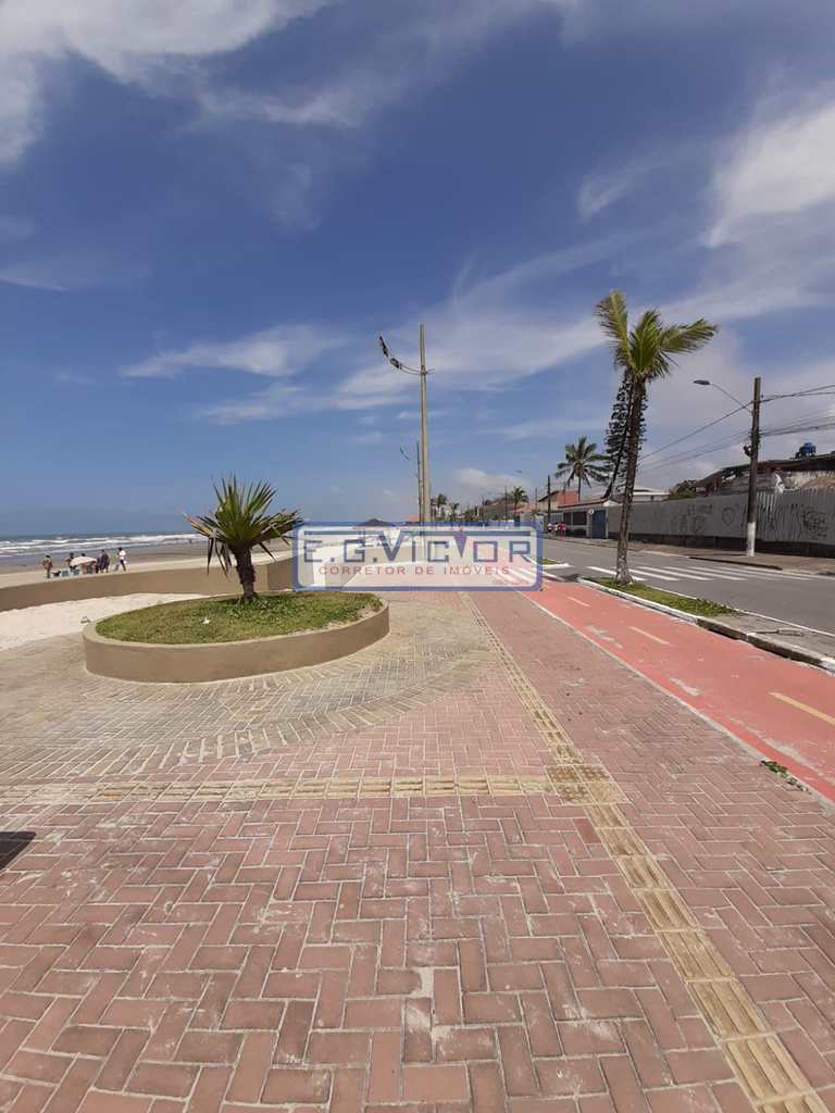 Casa em Mongaguá, no bairro Balneário Jussara