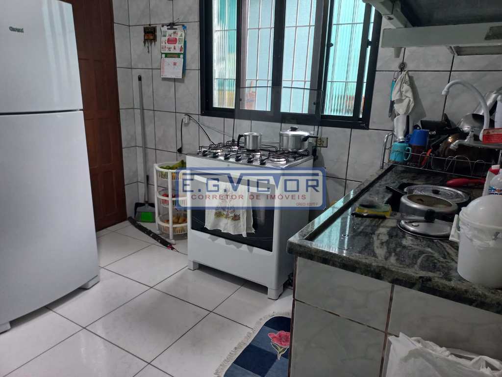 Sobrado em Mongaguá, no bairro Jardim Aguapeu