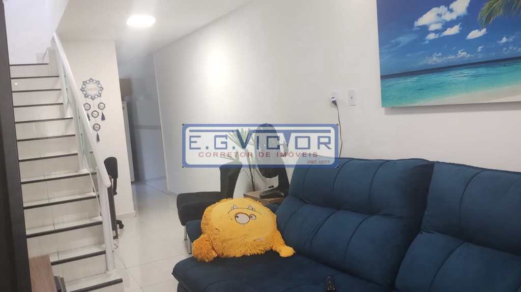 Sobrado em Praia Grande, no bairro Caiçara