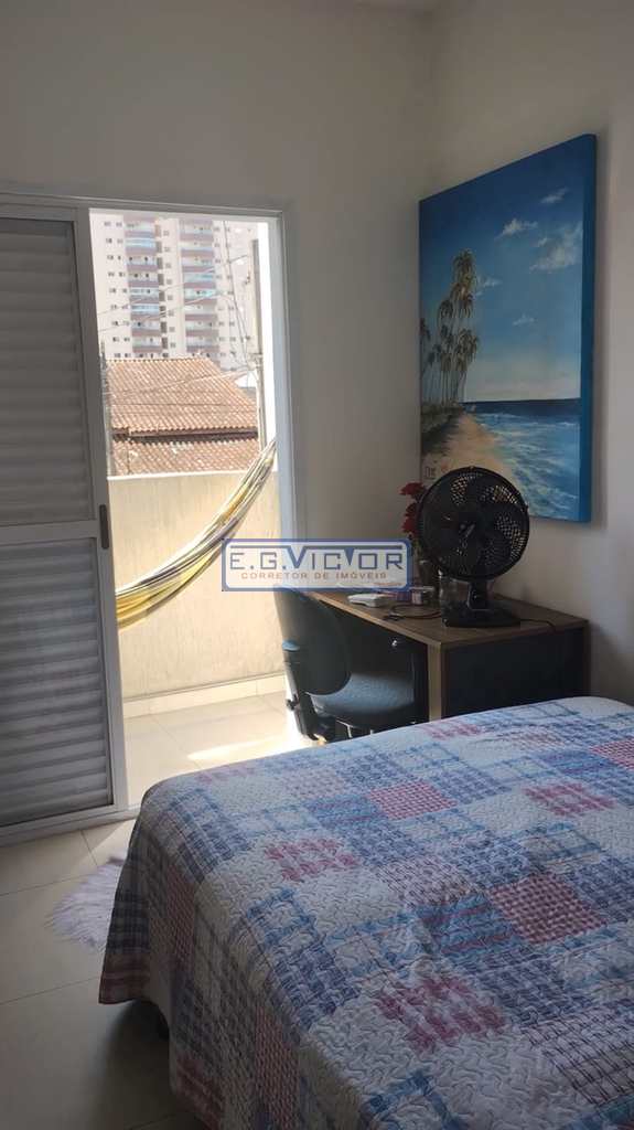 Sobrado em Praia Grande, no bairro Caiçara