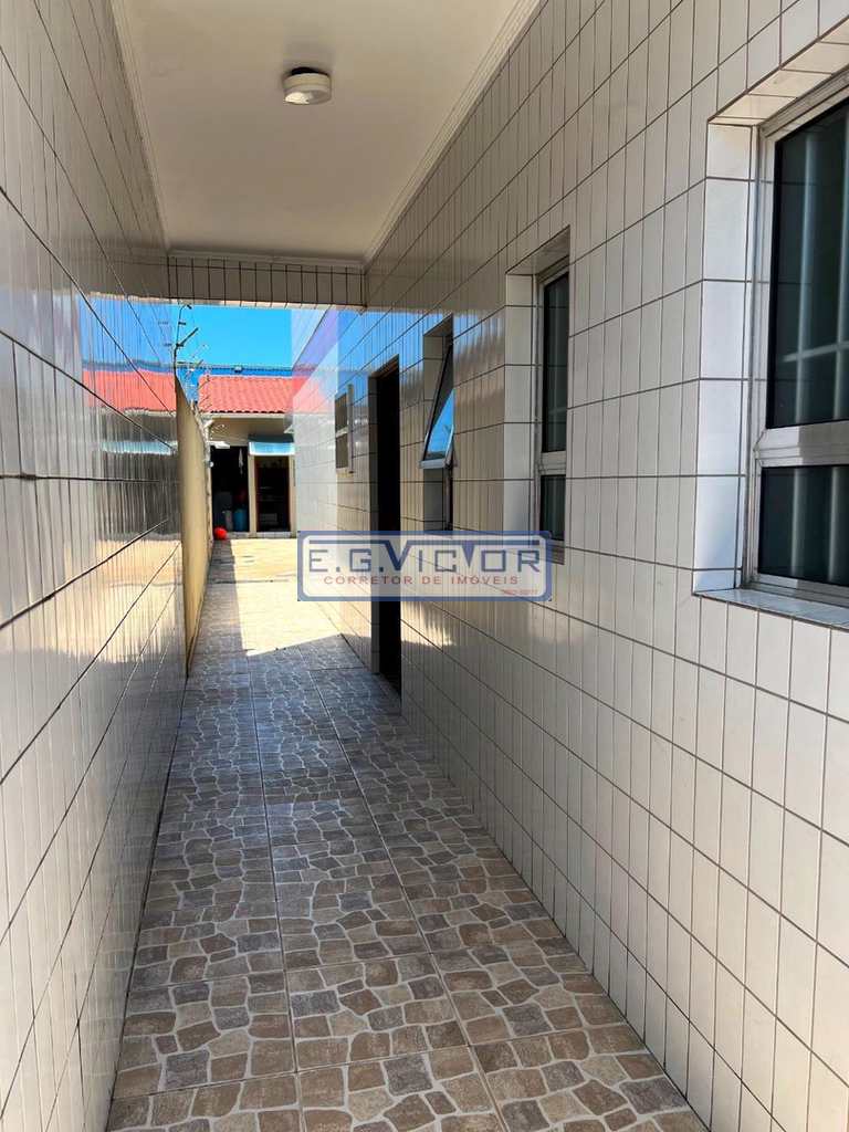 Sobrado em Mongaguá, no bairro Jardim Samoa