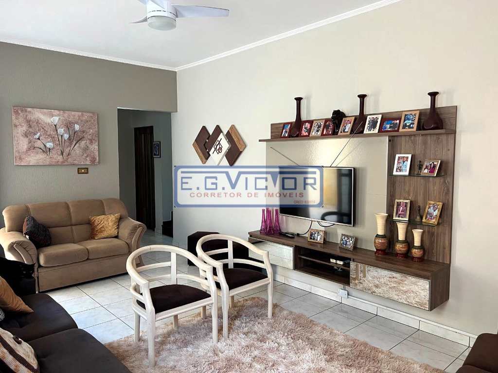 Sobrado em Mongaguá, no bairro Jardim Samoa