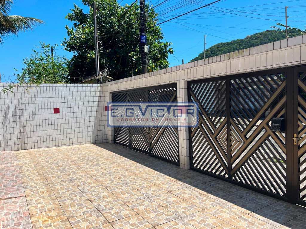 Sobrado em Mongaguá, no bairro Jardim Samoa